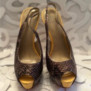 Elegant Snakeskin Slingback Peep-Toe Heels